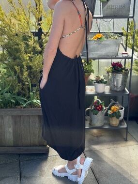 Love Stitch Black Backless height/low Midi Dress - size S